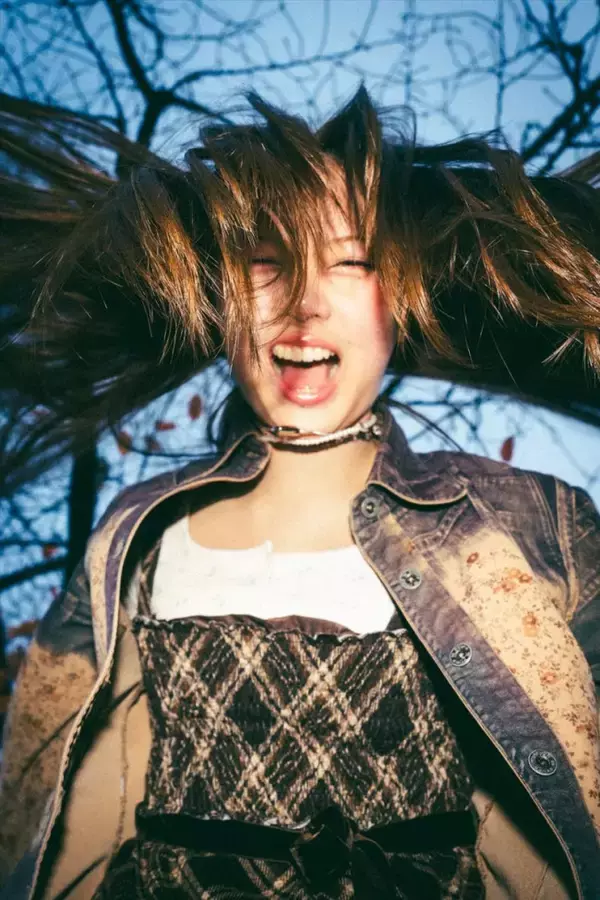 『No No Girls』ファイナリスト・ふみの、『シューイチ』でデビュー曲を生パフォーマンス