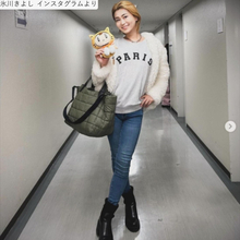 氷川きよし48歳、美脚デニムコーデが「スタイル抜群」「細くて長くて羨ましい」と絶賛の声