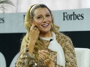 ブレイク・ライヴリー、第4子妊娠！　ふっくらお腹のドレス姿でサプライズ発表