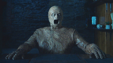 惨殺事件の屋敷で待ち受ける真実とは――盲目の霊媒師が呪われた人形と共に迫る『視える』予告＆新写真解禁