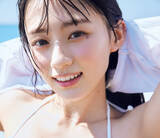 「乃木坂46・川崎桜、白ビキニ姿がまぶしい！　1st写真集『エチュード』先行カット解禁」の画像1