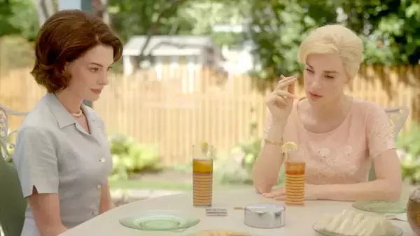 アン・ハサウェイ×ジェシカ・チャステイン『隣人たち』場面写真10点が一挙解禁