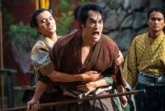 『豊臣兄弟！』“高虎”佳久創、“三成”松本怜生を「仏様抱っこ」ネット爆笑「新しいスタイル」「三成高虎コンビいい」