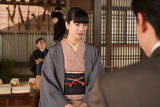 「明日の『風、薫る』“りん”見上愛、新聞記者“横沢”井上祐貴と出会う」の画像1