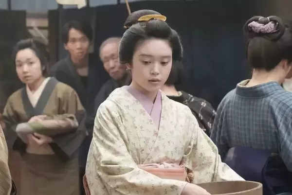 明日の『ばけばけ』“トキ”高石あかり、パーティー開催後の町の様子に衝撃