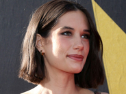 ジョン・トラヴォルタの25歳の愛娘、刺激的なルックで雑誌の表紙を飾る