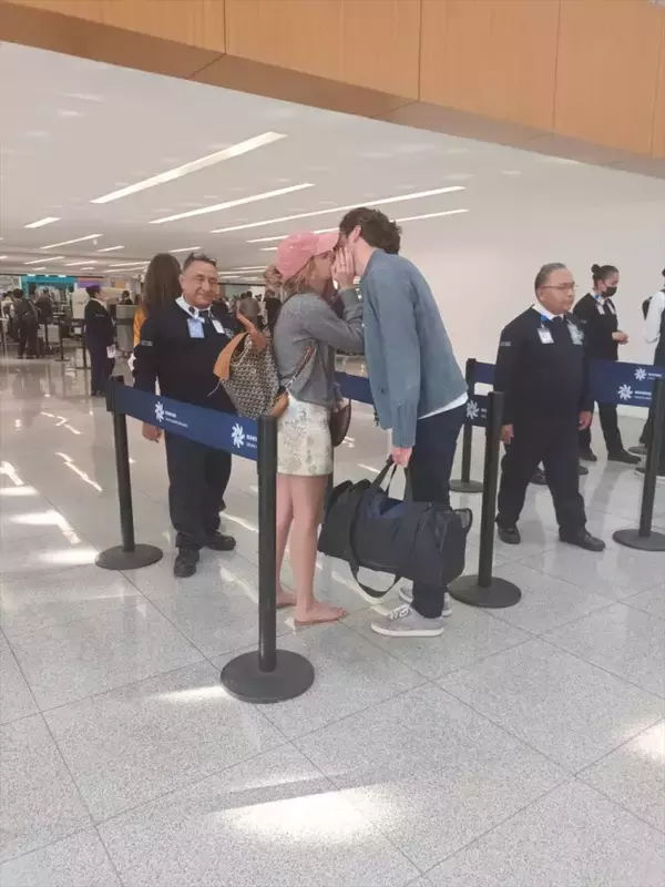 エマ・ワトソン、メキシコの富豪御曹司と空港でキス！