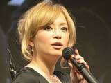 「浜崎あゆみ47歳、タイトなミニ丈トップスに「スタイル抜群」「美しすぎ」とネット絶賛」の画像1