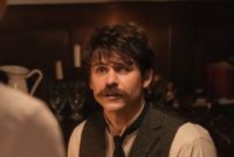 明日の『ばけばけ』“ヘブン”トミー・バストウ、一人の女性との悲しい記憶を告白