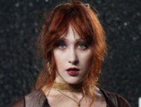 チャペル・ローン、グラミー賞で波紋を呼んだ衝撃ドレスにコメント　世間の反応に「笑える」