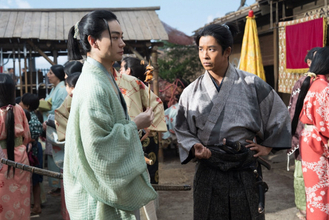 『豊臣兄弟！』第11回 “小一郎”仲野太賀、“信長”小栗旬不在の本圀寺で三好三人衆と対決