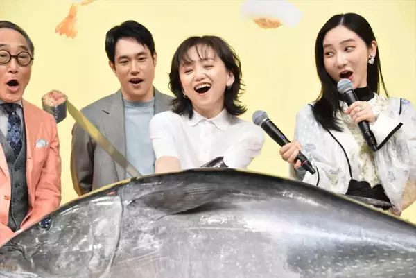 永作博美＆松山ケンイチ、マグロ解体ショーに大興奮！　18年ぶり共演に松山はラブシーン熱望!?　