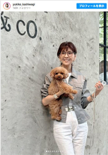 柏木由紀子78歳に見えない！　ジャケット＆パンツ姿　アクティブな“ワンコとお散歩”に反響