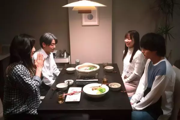 『泥濘の食卓』第4話　“深愛”齊藤京子、ついに不倫相手の自宅へ潜入　家族と食卓を囲む