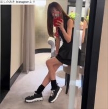 ほしのあき49歳、ミニスカ×スニーカー姿が「スタイル抜群」「可愛いすぎる」　夫は13歳年下＆1児の母