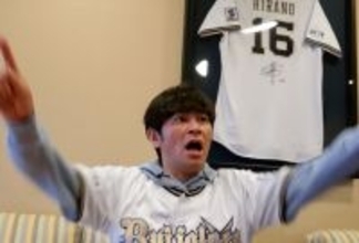 ますおか岡田の“常熱”がさく裂する！　バファローズドキュメントムービー場面写真が解禁