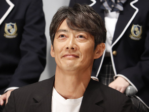 “鬼塚先生”反町隆史、単車に乗る　ファンため息「カッコよすぎる、、」