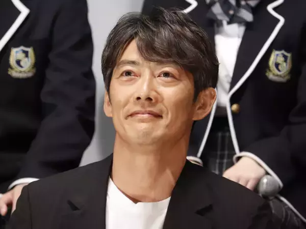“鬼塚先生”反町隆史、単車に乗る　ファンため息「カッコよすぎる、、」