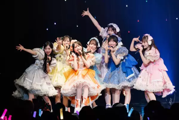 MORE STAR初ワンマンで“WITH KAWAII”全開！　新曲3曲披露で会場を熱狂の渦に