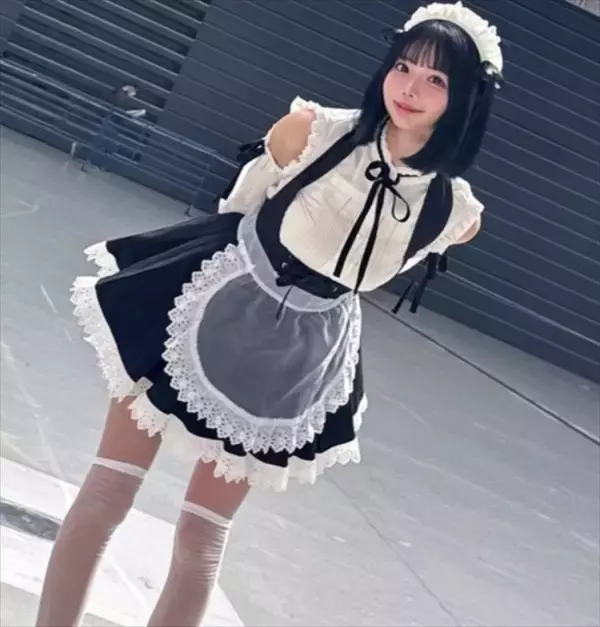 「頭身やば！」「スタイル抜群」　「デカ女」話題のコスプレイヤー、メイドコスに衝撃　体脂肪率16％