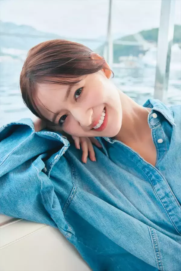 乃木坂46・金川紗耶1st写真集『好きのグラデーション』裏表紙解禁　美脚際立つカットなど4種