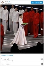 レオナルド・ディカプリオの年下恋人、オリンピックの開会式登場で注目　白ドレス姿＆オフショットも