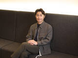 「安田顕、林遣都との二人芝居再演に込める想い「この脚本を自分の棺桶に入れてほしい」＜舞台『死の笛』インタビュー＞」の画像1