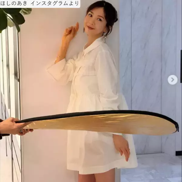 ほしのあき48歳、美脚ショットに絶賛の声　夫は13歳年下＆1児の母