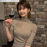 「171cm“人気ABEMAアナウンサー”、タイトなニット姿が「スタイル抜群」「美しすぎる」　ミニスカも履きこなす」の画像1