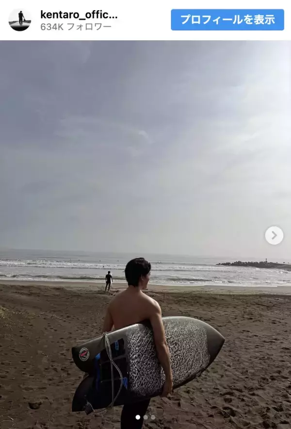 伊藤健太郎、サーフ姿で見せた筋肉美に絶賛「引き締まったボディ！」「カッコ良すぎます」