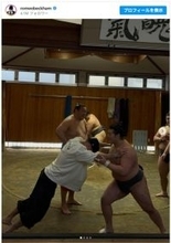 ロメオ・ベッカム、恋人と来日　力士に挑むも歯が立たず「爆笑」「ほっそいな、頑張れ」の声
