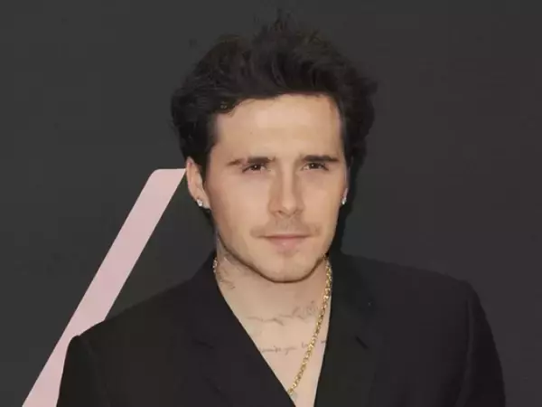 ブルックリン・ベッカム、父に続き弟へのタトゥーも上書き　次男ロメオは家族に捧げる新たな文字を刻印