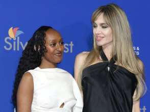 アンジェリーナ・ジョリー＆ブラッド・ピットの娘ザハラ、卒業式で“ピット”姓を名乗らず