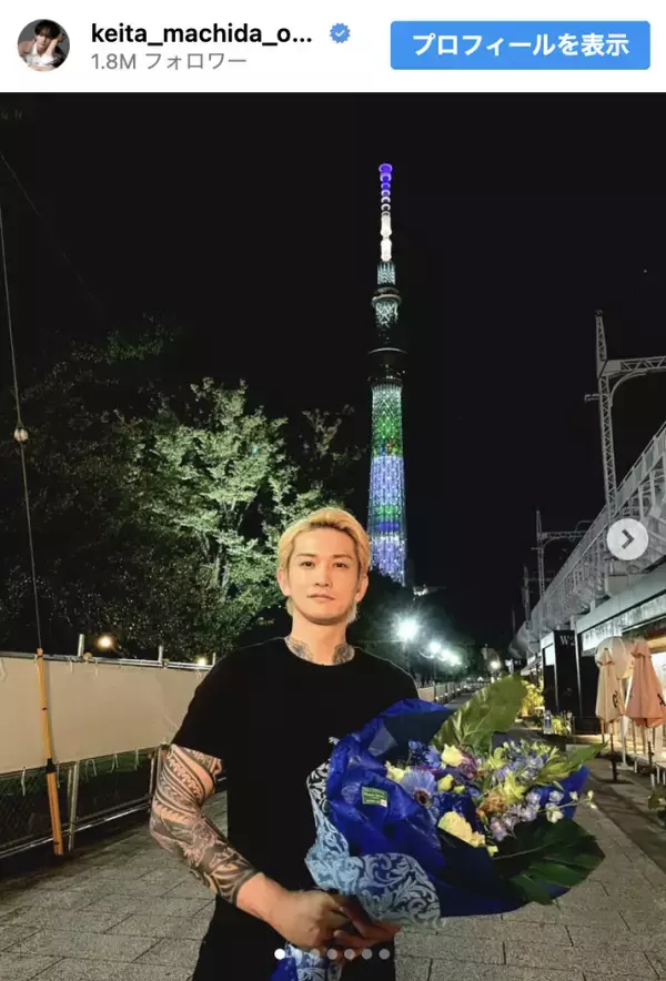 人気イケメン俳優、ごりごりタトゥー姿　“愛犬”と戯れるギャップに「メロメロな表情がいい」