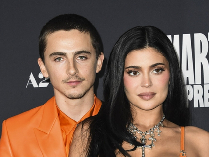 3年交際…ティモシー・シャラメ「愛しています」 壇上で恋人カイリー・ジェンナーに伝えファン熱狂