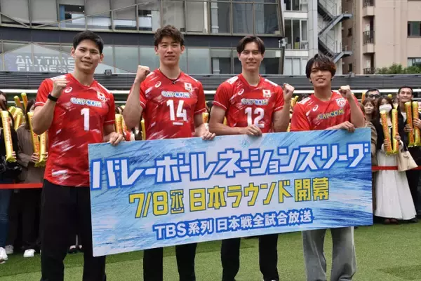 timelesz原嘉孝、石川祐希の強烈スパイクで吹っ飛ぶ！ 「最高の始球式になりました」