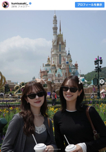 元日向坂46・加藤史帆＆佐々木久美、香港ディズニー満喫　「きくとし尊い」とファン歓喜