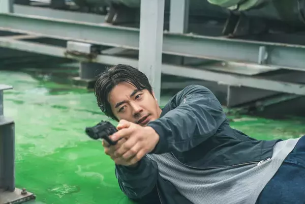 クォン・サンウ＆チェ・ジウ、22年ぶり共演！　映画『ヒットマン リサージェンス』本予告解禁