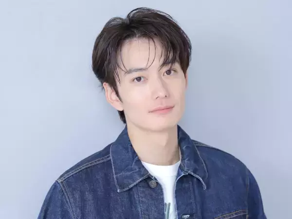 「なにそのビジュ」岡田将生「わたくしは眼鏡が好きだ」3つそろった“意外な物”にも反響