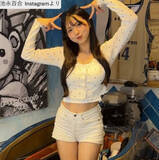 「“元アイドル”165cmレースクイーン、美スタイル際立つミニ丈トップス×ショーパン姿にネット衝撃」の画像1