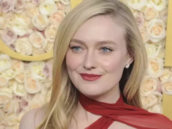 『アイ・アム・サム』『宇宙戦争』などに出演した子役出身のダコタ・ファニング、子役を特別扱いしないと明かす