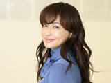 「＜本日誕生日＞長谷川京子、美脚あらわのミニスカにバスローブ姿も　アラフィフと思えない美スタイル！」の画像1