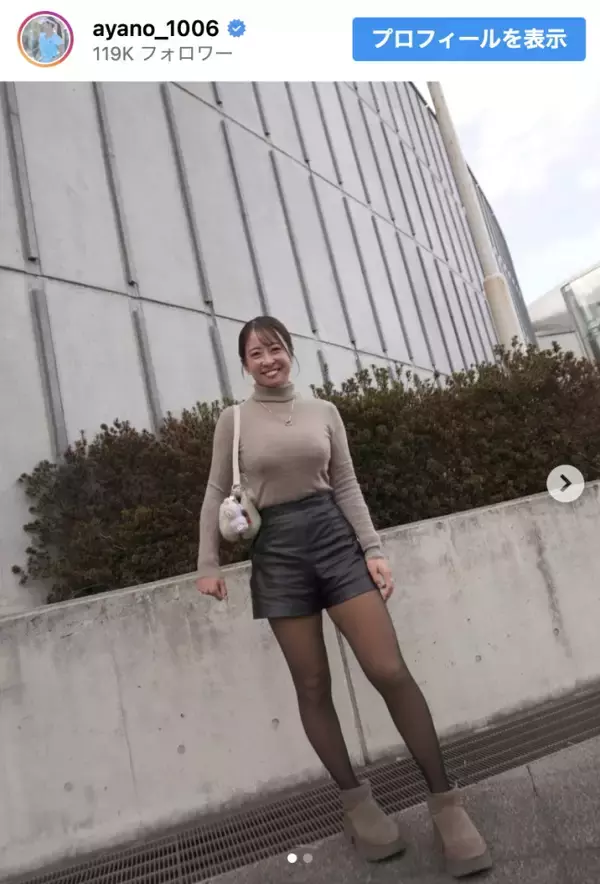 SNSで話題の“テニス美女”園田彩乃、黒タイツ＆ショーパン私服に反響「かわいい」「スタイル抜群」