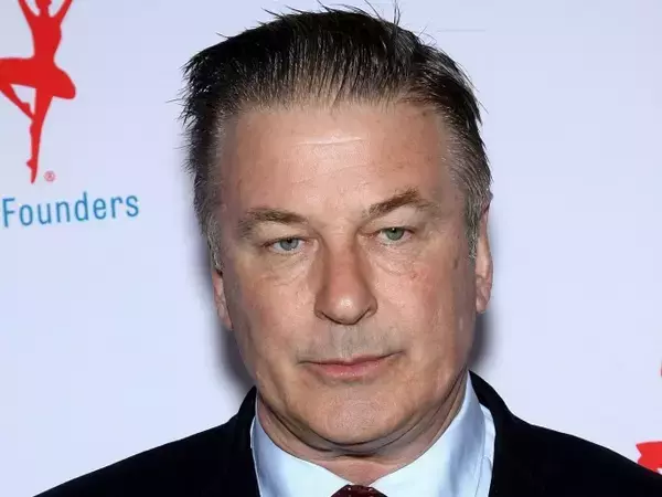 アレック・ボールドウィン主演『RUSTt』銃器担当者に有罪判決　遺族は満足