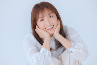 井上晴美51歳、“可愛いアイドル”に憧れも“グラビア路線”に――芸能生活35年を赤裸々に語る　27年ぶりに写真集発売