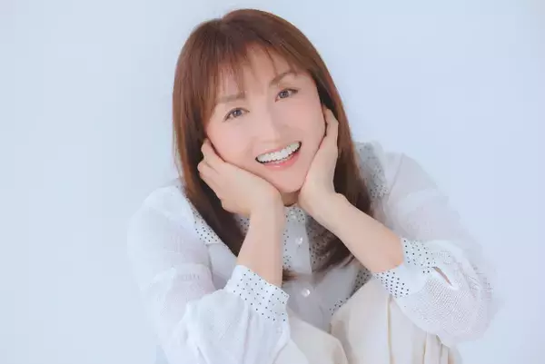 井上晴美51歳、“可愛いアイドル”に憧れも“グラビア路線”に――芸能生活35年を赤裸々に語る　27年ぶりに写真集発売