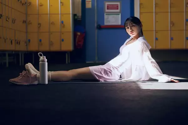 乃木坂46・川崎桜、パリでスケートをする夢叶う！　1st写真集『エチュード』“期待と緊張”が入り混じる最新カット解禁