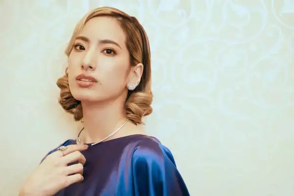 柚香光、宝塚退団から2年 幅広い役どころにチャレンジ「新たな一面に気付くのが面白い」