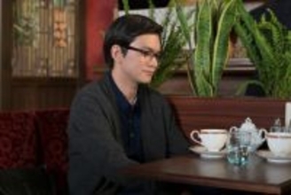 明日の『あんぱん』“嵩”北村匠海、“たくや”大森元貴から舞台美術を依頼される