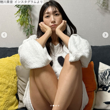 170cm“美しすぎる気象予報士”穂川果音、ショートパンツのルームウェア姿が「スタイル抜群」「めっちゃ可愛い」